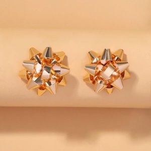 Sold—3 for $10 Metal flower design stud earrings